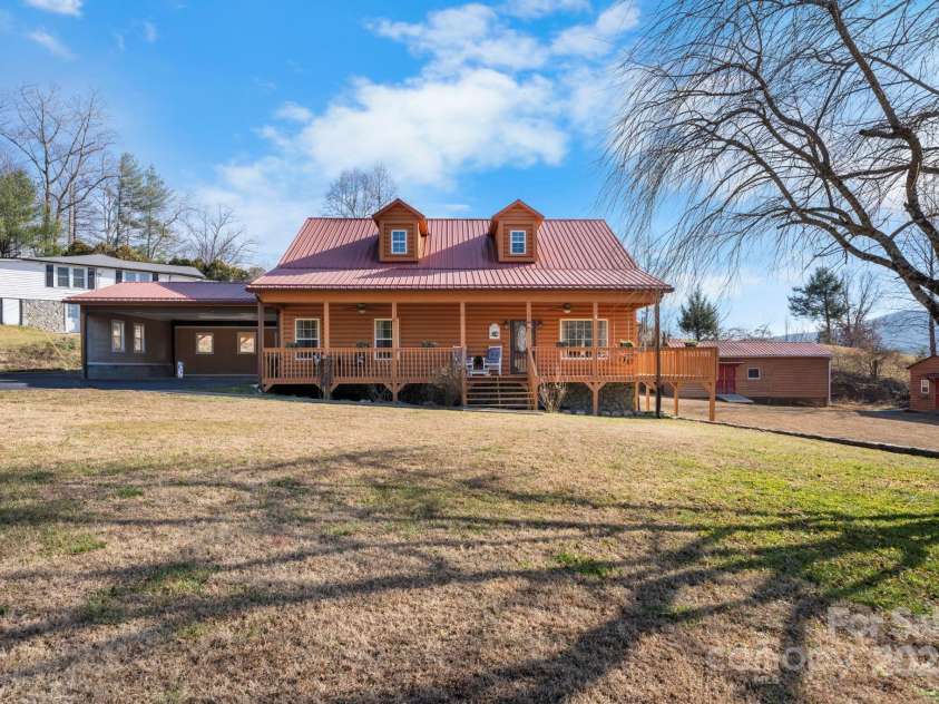 240 Wildwood Road, Lenoir, NC 28645.  MLS# CAR4334176, YatesRealty ID 3658. 