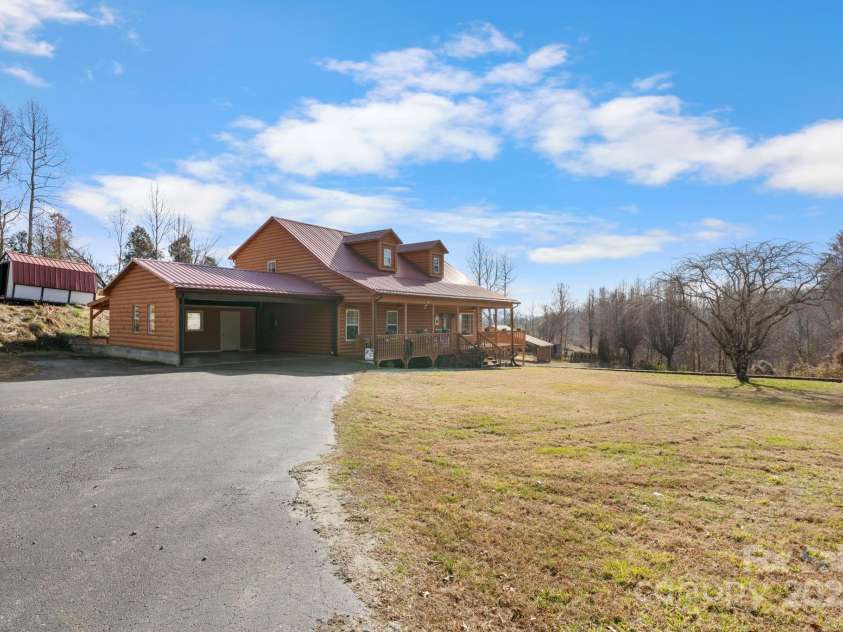 240 Wildwood Road, Lenoir, NC 28645.  MLS# CAR4334176, YatesRealty ID 3658. 