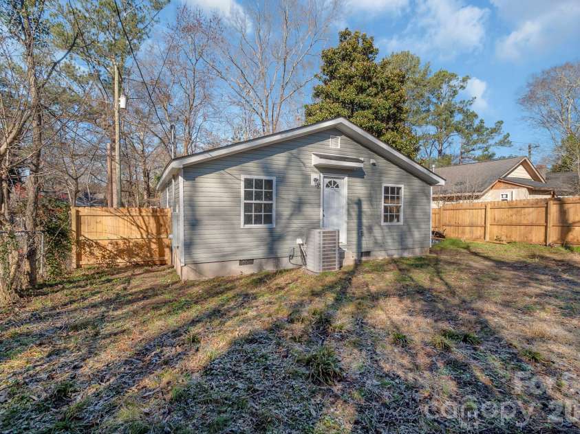 401 Golf Course Road, Winnsboro, SC 29180.  MLS# CAR4336099, YatesRealty ID 3658. 