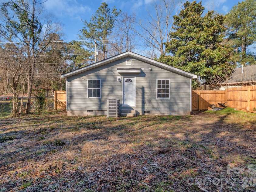 401 Golf Course Road, Winnsboro, SC 29180.  MLS# CAR4336099, YatesRealty ID 3658. 