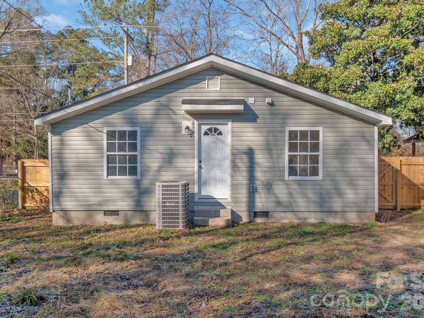 401 Golf Course Road, Winnsboro, SC 29180.  MLS# CAR4336099, YatesRealty ID 3658. 