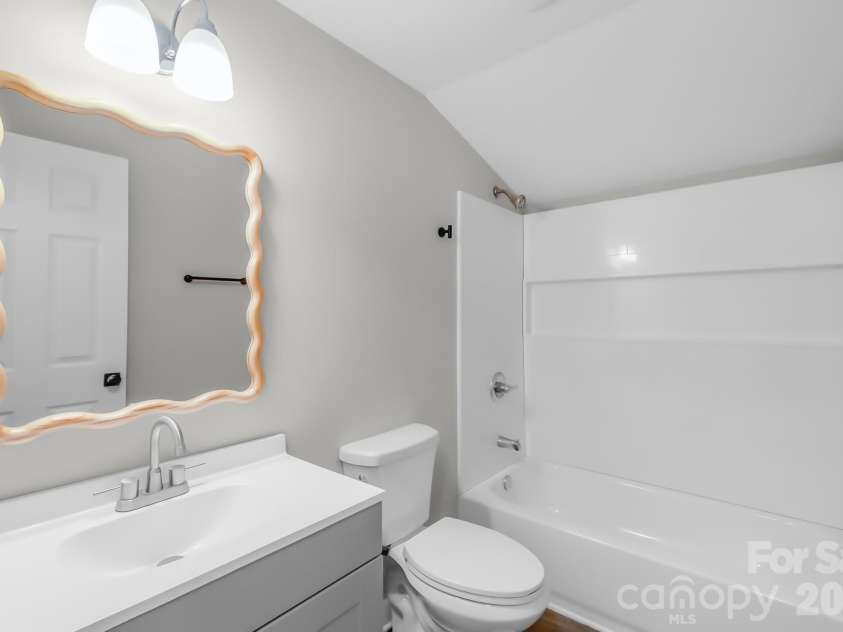 401 Golf Course Road, Winnsboro, SC 29180.  MLS# CAR4336099, YatesRealty ID 3658. Full Bathroom