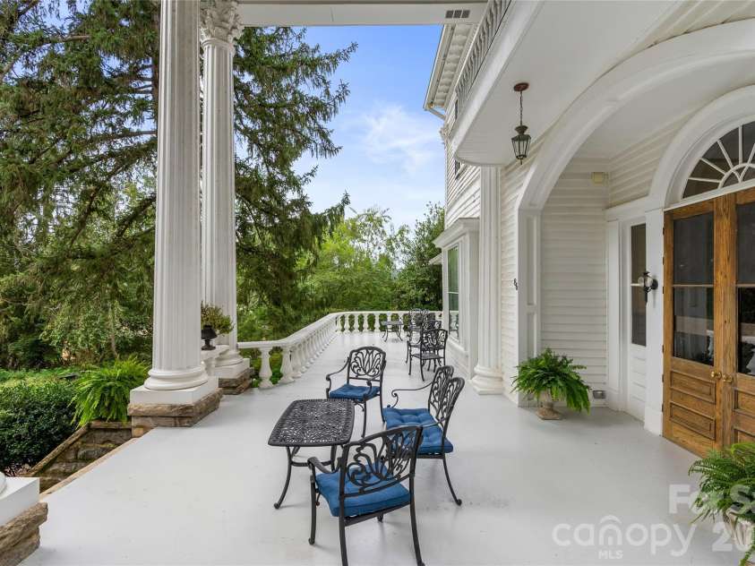 86 Edgemont Road, Asheville, NC 28801.  MLS# CAR4375523, YatesRealty ID 36581. 