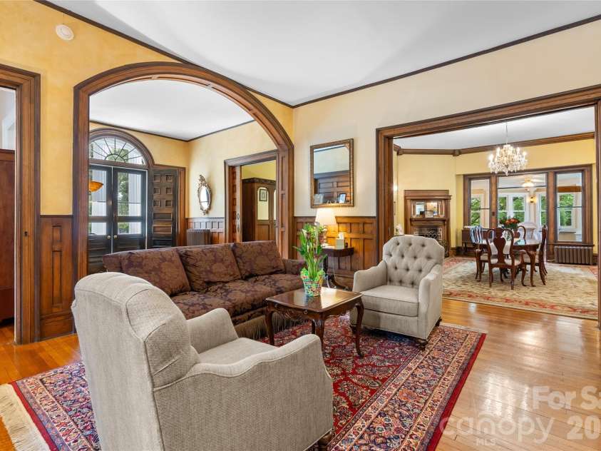 86 Edgemont Road, Asheville, NC 28801.  MLS# CAR4375523, YatesRealty ID 36581. 