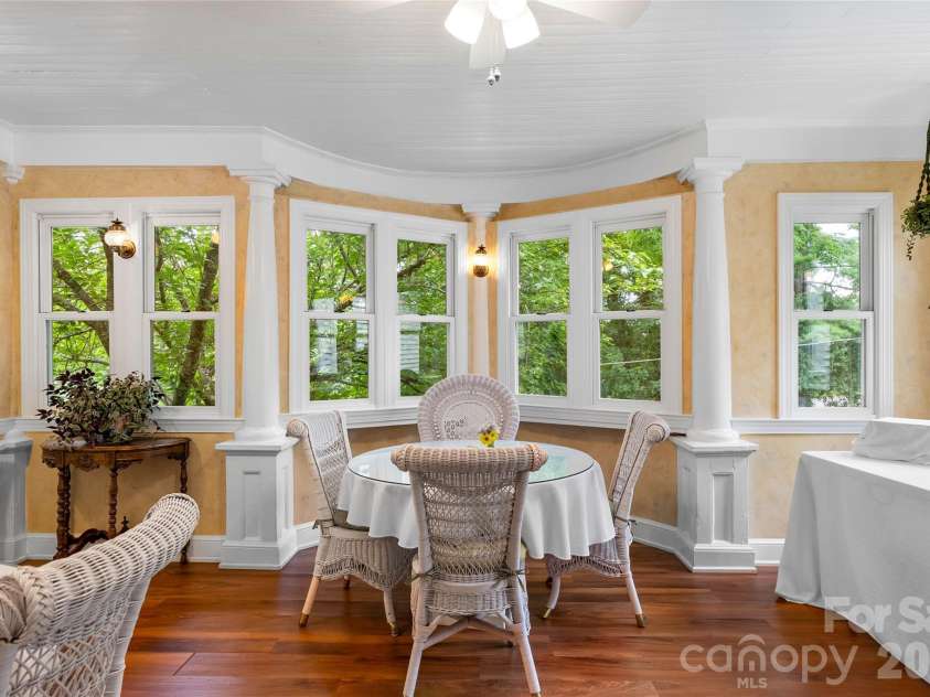 86 Edgemont Road, Asheville, NC 28801.  MLS# CAR4375523, YatesRealty ID 36581. 