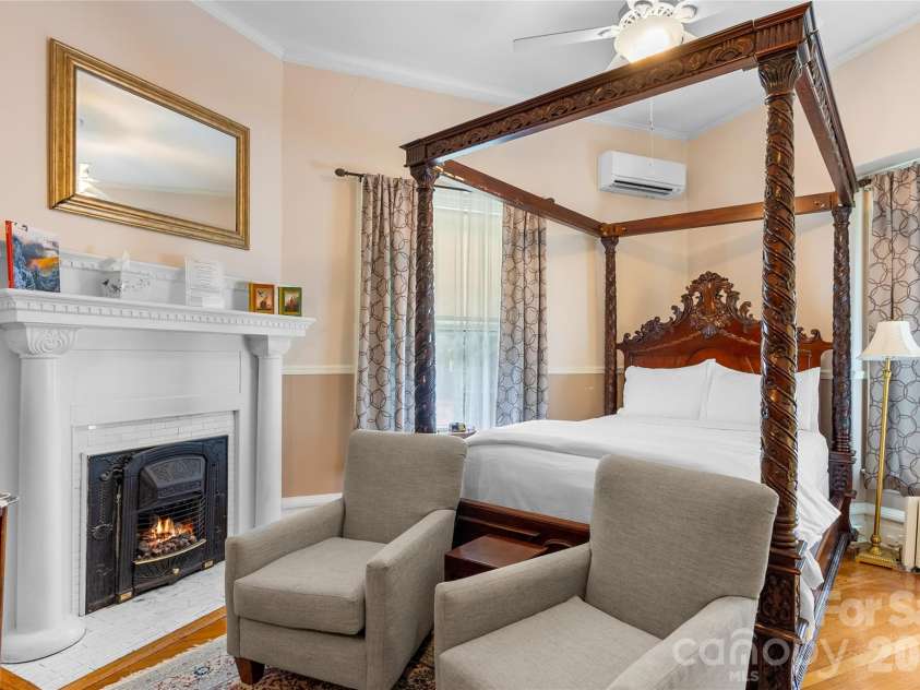 86 Edgemont Road, Asheville, NC 28801.  MLS# CAR4375523, YatesRealty ID 36581. Main level, bedroom one
