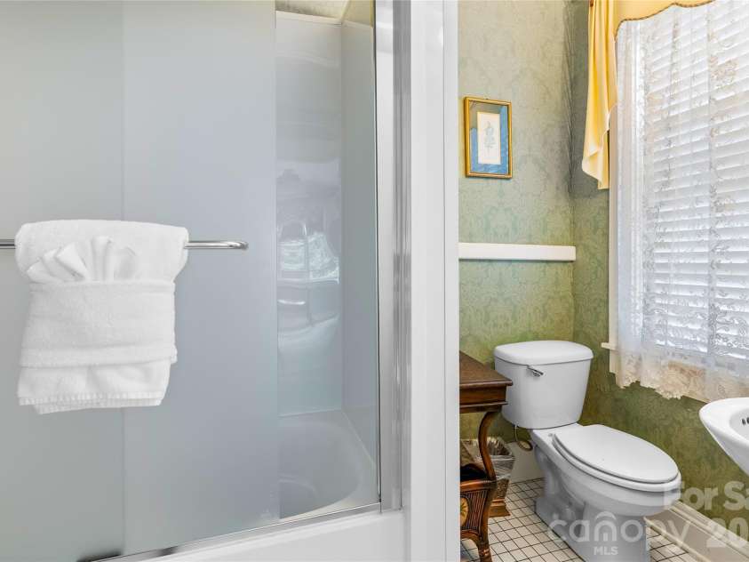 86 Edgemont Road, Asheville, NC 28801.  MLS# CAR4375523, YatesRealty ID 36581. Second story, bedroom three bathroom