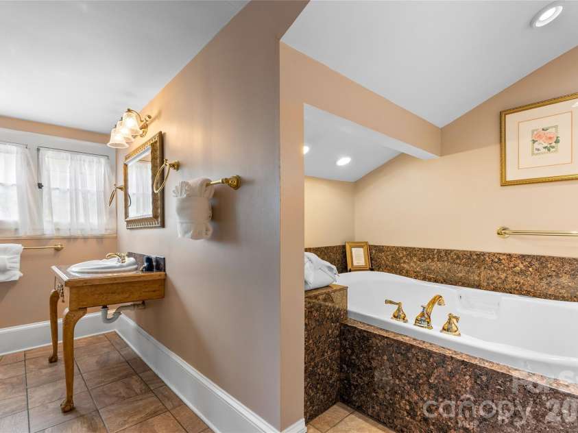 86 Edgemont Road, Asheville, NC 28801.  MLS# CAR4375523, YatesRealty ID 36581. Third story, large bathroom eleven