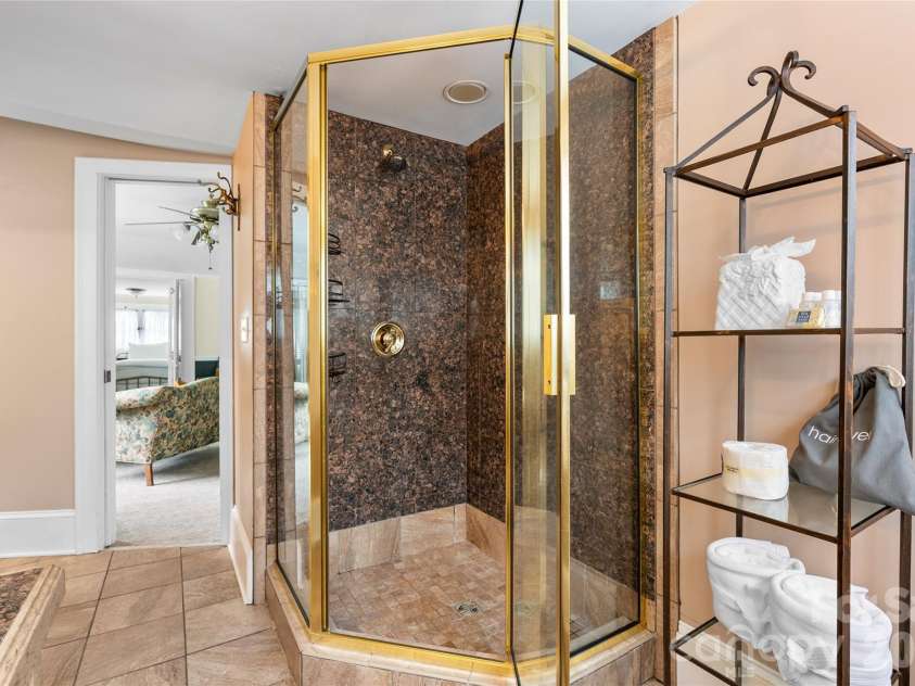 86 Edgemont Road, Asheville, NC 28801.  MLS# CAR4375523, YatesRealty ID 36581. Third story, large bathroom eleven