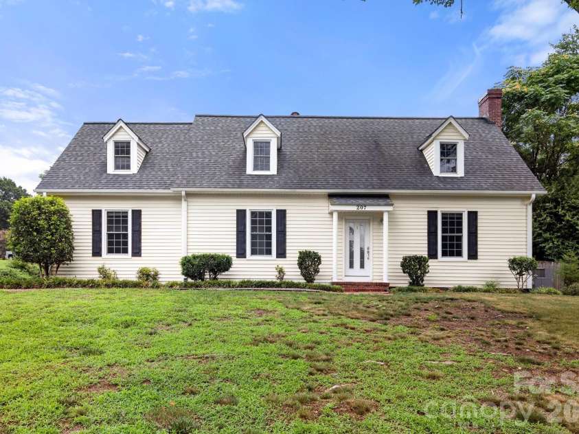 207 Edgemont Drive, Shelby, NC 28150.  MLS# CAR4402527, YatesRealty ID 36582. 
