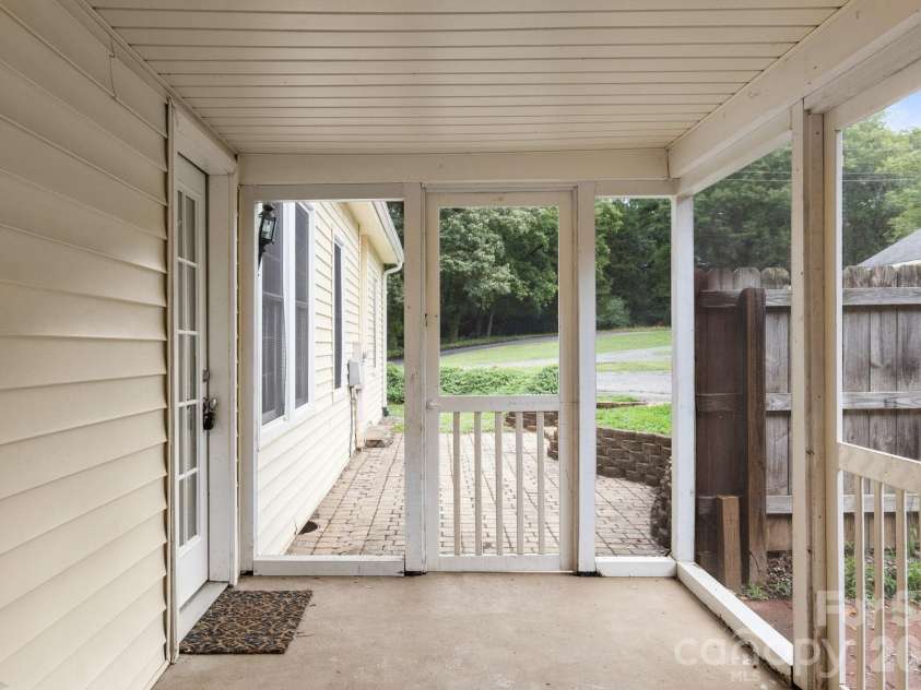 207 Edgemont Drive, Shelby, NC 28150.  MLS# CAR4402527, YatesRealty ID 36582. 
