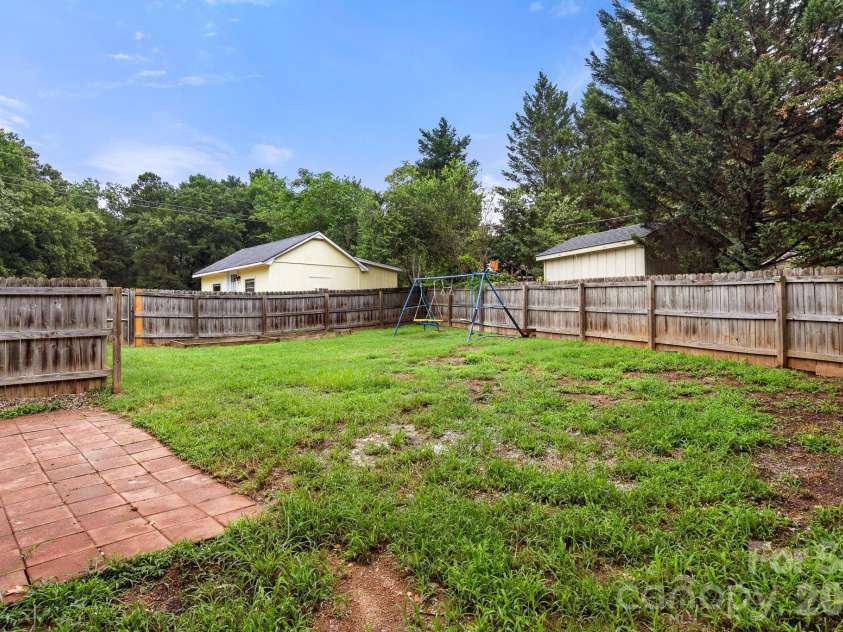 207 Edgemont Drive, Shelby, NC 28150.  MLS# CAR4402527, YatesRealty ID 36582. 