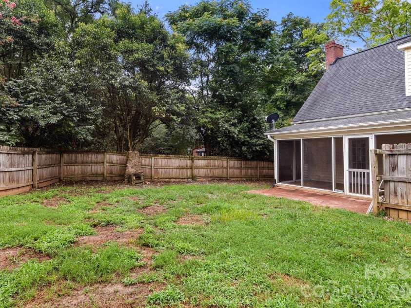 207 Edgemont Drive, Shelby, NC 28150.  MLS# CAR4402527, YatesRealty ID 36582. 