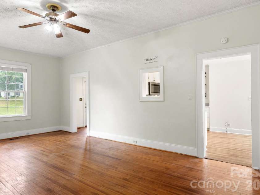 207 Edgemont Drive, Shelby, NC 28150.  MLS# CAR4402527, YatesRealty ID 36582. 