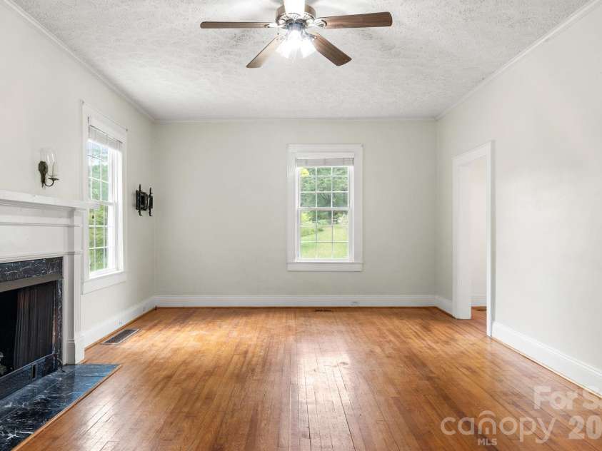 207 Edgemont Drive, Shelby, NC 28150.  MLS# CAR4402527, YatesRealty ID 36582. 