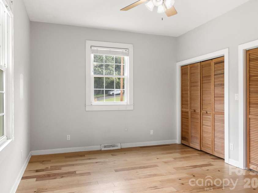 207 Edgemont Drive, Shelby, NC 28150.  MLS# CAR4402527, YatesRealty ID 36582. 