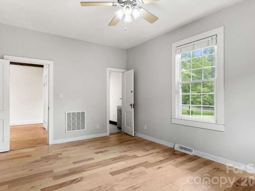 207 Edgemont Drive, Shelby, NC 28150.  MLS# CAR4402527, YatesRealty ID 36582. 