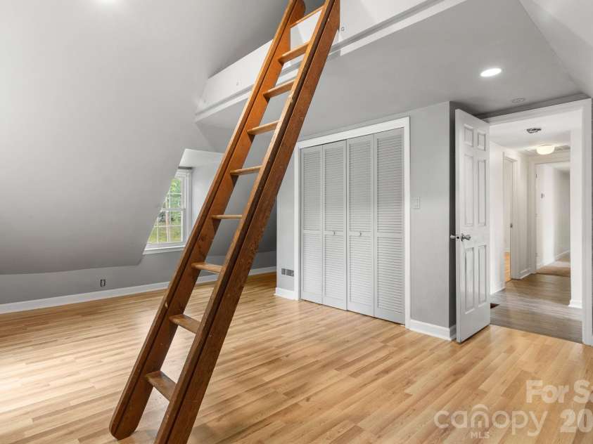 207 Edgemont Drive, Shelby, NC 28150.  MLS# CAR4402527, YatesRealty ID 36582. 