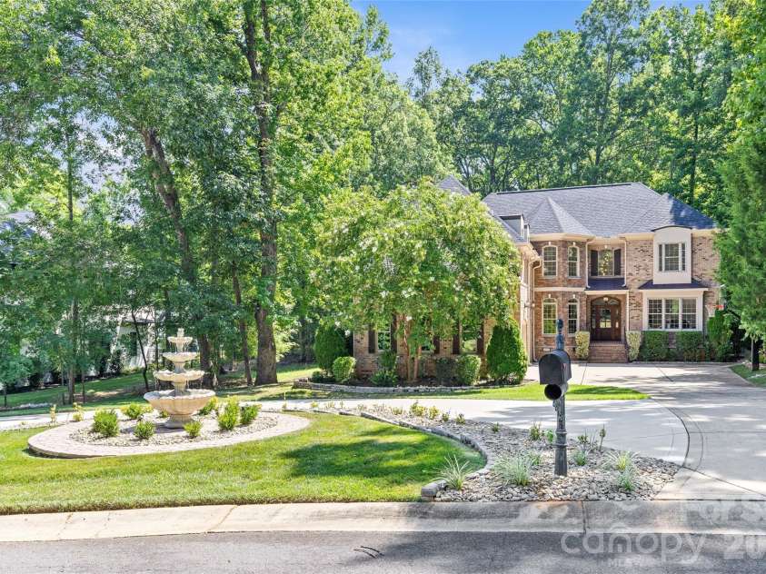 3030 Ashford Glen Drive, Matthews, NC 28104.  MLS# CAR4399713, YatesRealty ID 36584. 
