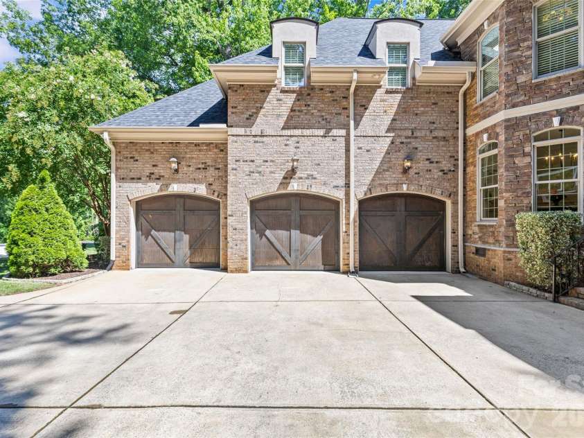 3030 Ashford Glen Drive, Matthews, NC 28104.  MLS# CAR4399713, YatesRealty ID 36584. 
