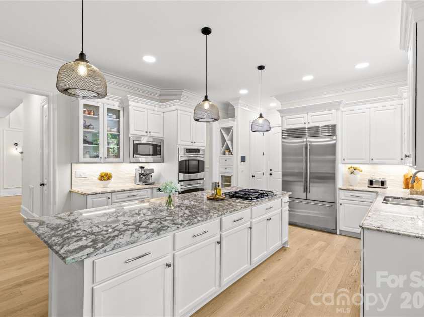 3030 Ashford Glen Drive, Matthews, NC 28104.  MLS# CAR4399713, YatesRealty ID 36584. 