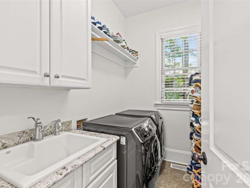 3030 Ashford Glen Drive, Matthews, NC 28104.  MLS# CAR4399713, YatesRealty ID 36584. 