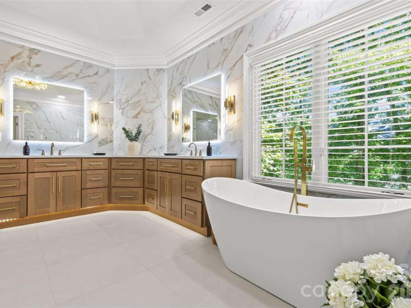 3030 Ashford Glen Drive, Matthews, NC 28104.  MLS# CAR4399713, YatesRealty ID 36584. 