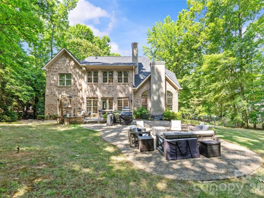 3030 Ashford Glen Drive, Matthews, NC 28104.  MLS# CAR4399713, YatesRealty ID 36584. 