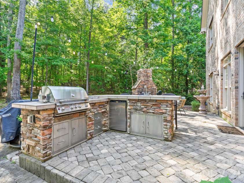3030 Ashford Glen Drive, Matthews, NC 28104.  MLS# CAR4399713, YatesRealty ID 36584. 