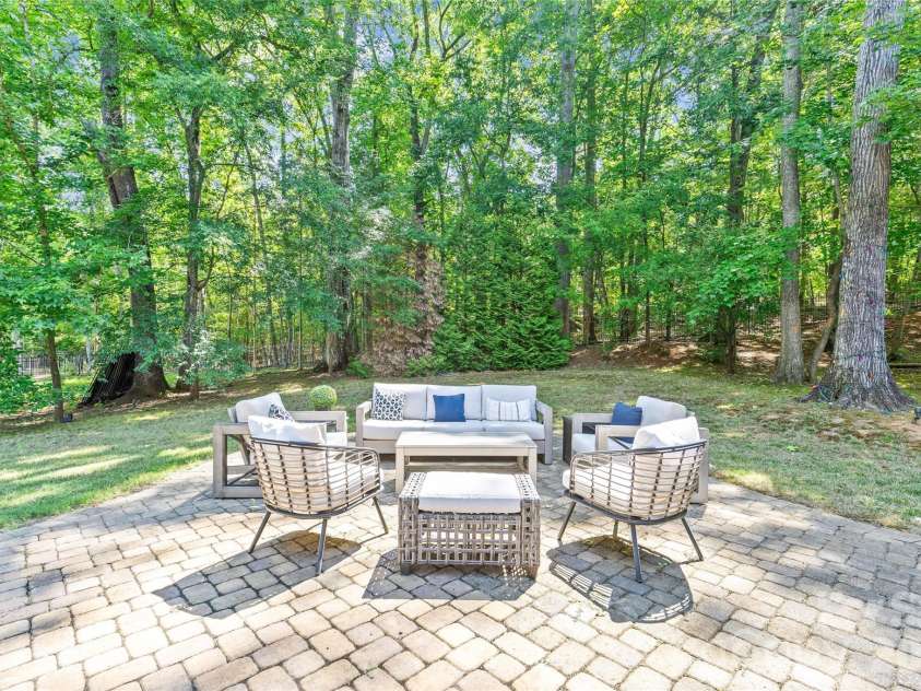 3030 Ashford Glen Drive, Matthews, NC 28104.  MLS# CAR4399713, YatesRealty ID 36584. 