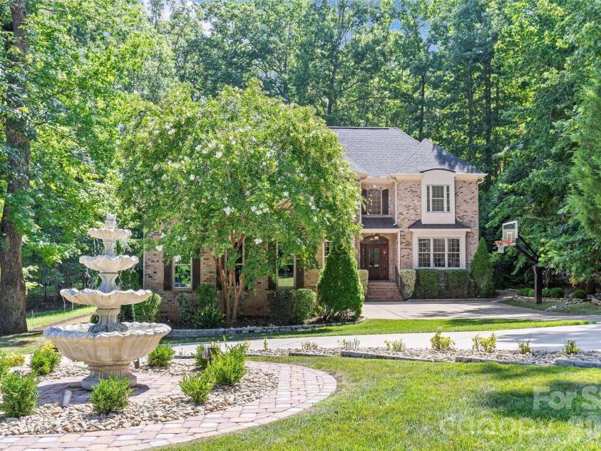 3030 Ashford Glen Drive, Matthews, NC 28104.  MLS# CAR4399713, YatesRealty ID 36584. 