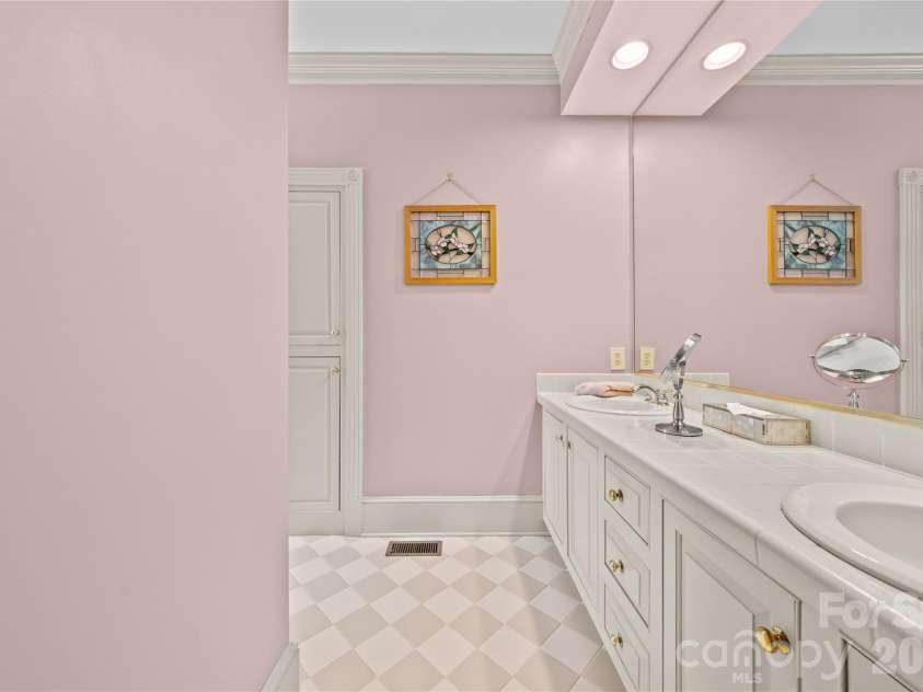 881 Handy Road, Denton, NC 27239.  MLS# CAR4403376, YatesRealty ID 36585. 
