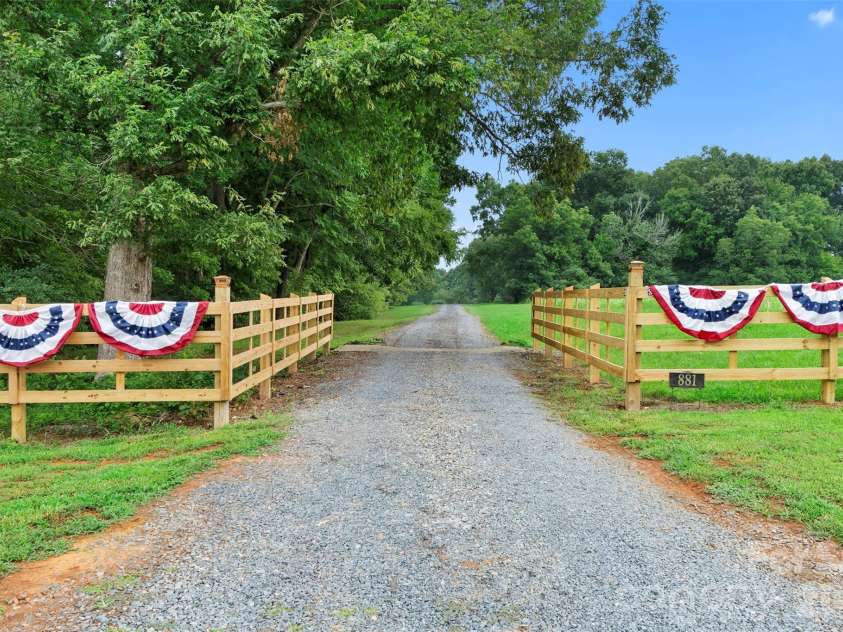 881 Handy Road, Denton, NC 27239.  MLS# CAR4403376, YatesRealty ID 36585. 