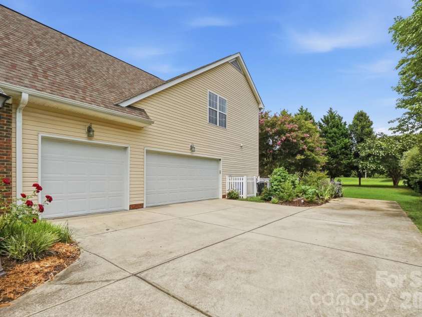 1111 Applegate Parkway, Waxhaw, NC 28173.  MLS# CAR4402685, YatesRealty ID 36587. 