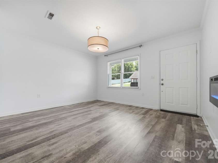115 23rd Street, Hickory, NC 28601.  MLS# CAR4400669, YatesRealty ID 36589. 