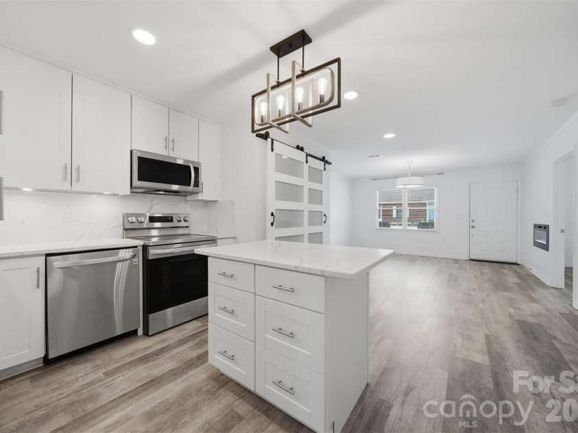 115 23rd Street, Hickory, NC 28601.  MLS# CAR4400669, YatesRealty ID 36589. 