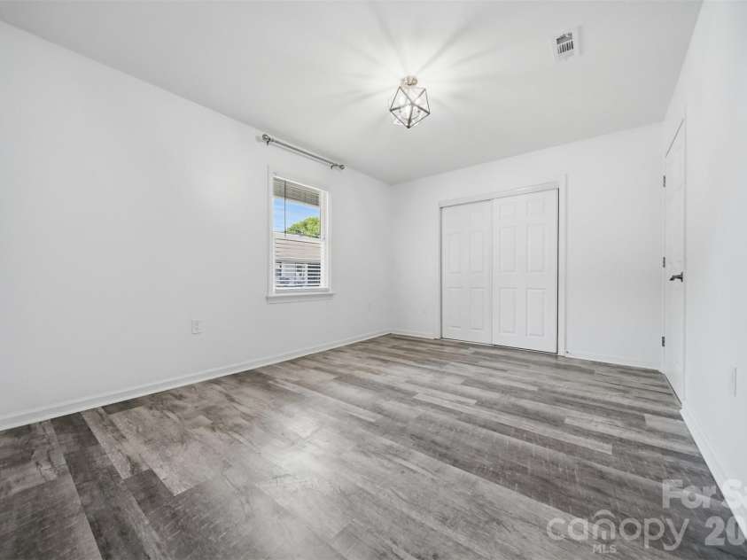 115 23rd Street, Hickory, NC 28601.  MLS# CAR4400669, YatesRealty ID 36589. 