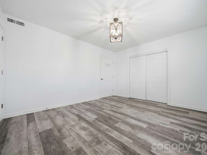 115 23rd Street, Hickory, NC 28601.  MLS# CAR4400669, YatesRealty ID 36589. 