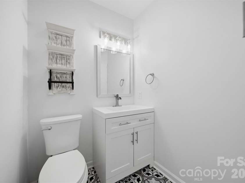 115 23rd Street, Hickory, NC 28601.  MLS# CAR4400669, YatesRealty ID 36589. 