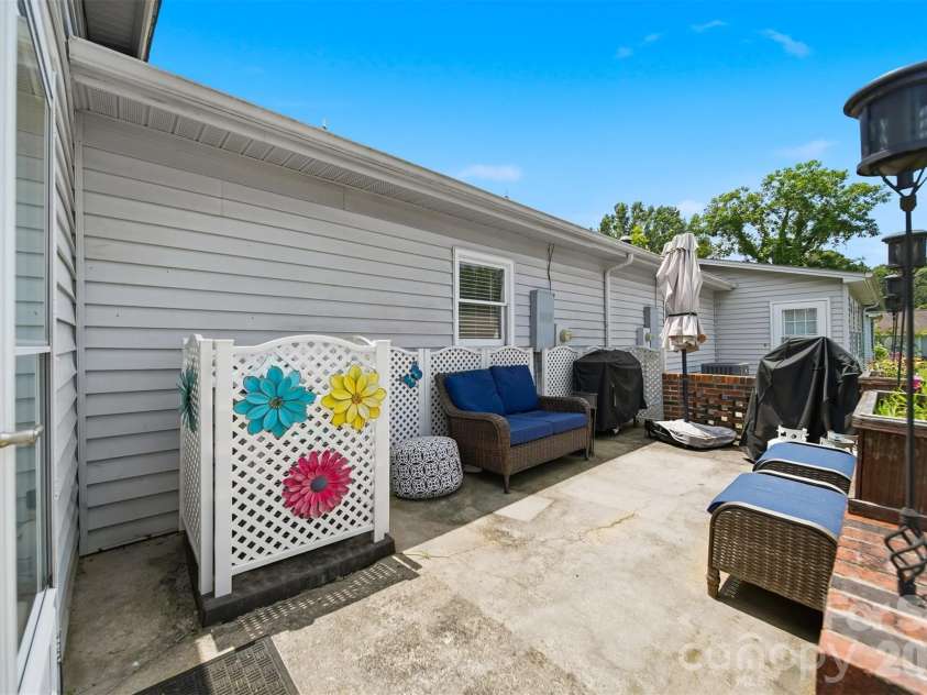 115 23rd Street, Hickory, NC 28601.  MLS# CAR4400669, YatesRealty ID 36589. 