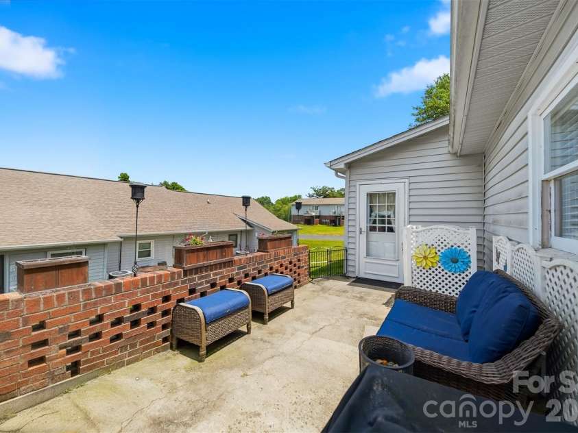 115 23rd Street, Hickory, NC 28601.  MLS# CAR4400669, YatesRealty ID 36589. 