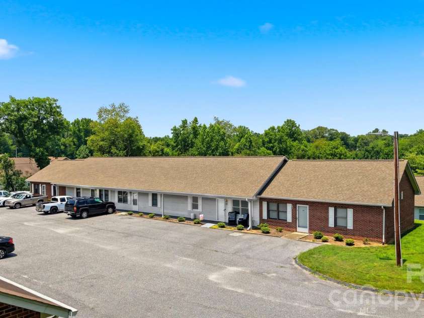115 23rd Street, Hickory, NC 28601.  MLS# CAR4400669, YatesRealty ID 36589. 