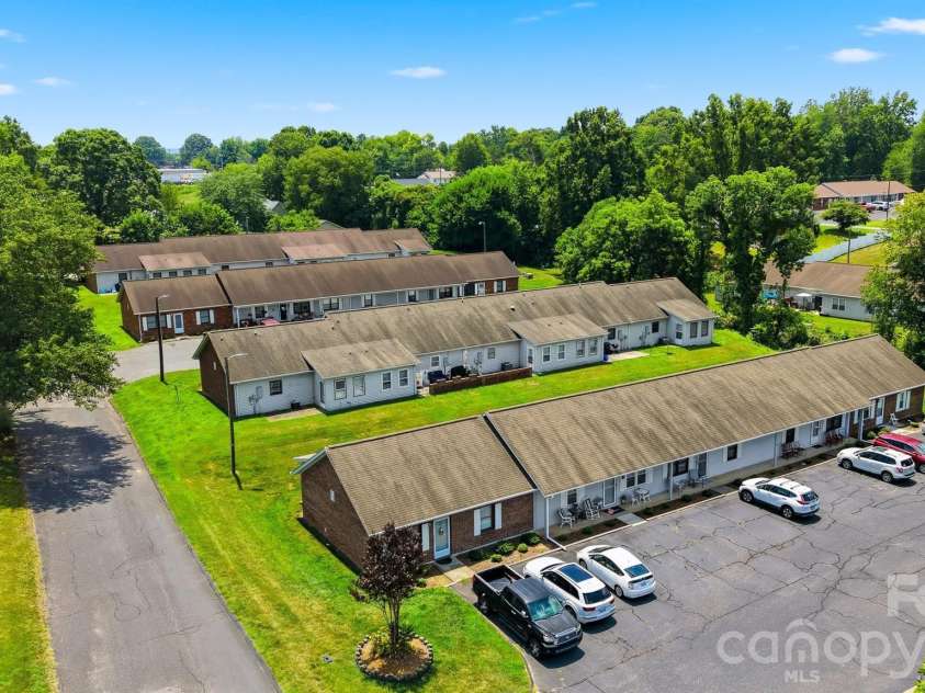 115 23rd Street, Hickory, NC 28601.  MLS# CAR4400669, YatesRealty ID 36589. 