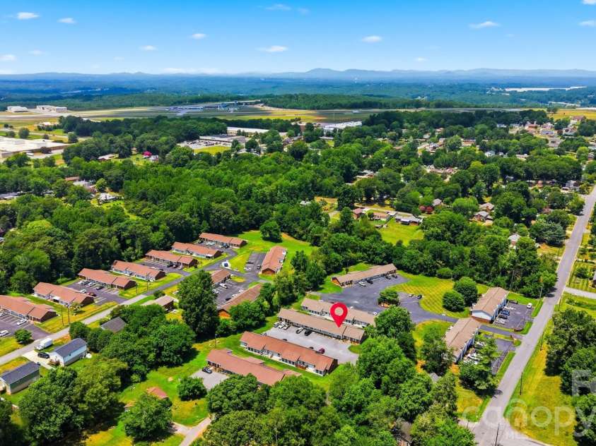 115 23rd Street, Hickory, NC 28601.  MLS# CAR4400669, YatesRealty ID 36589. 
