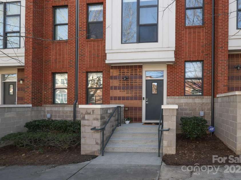 530 Mcdowell Street, Charlotte, NC 28204.  MLS# CAR4226196, YatesRealty ID 3659. 