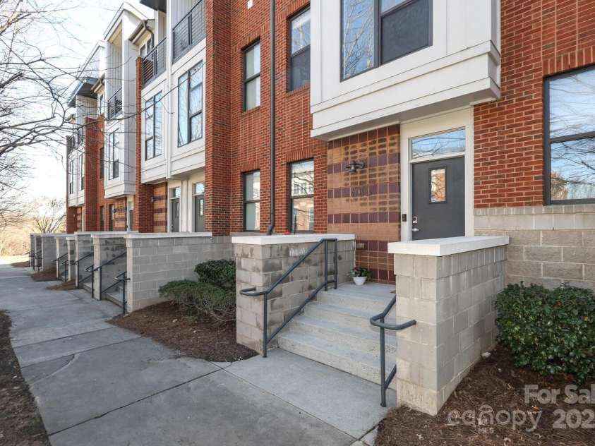 530 Mcdowell Street, Charlotte, NC 28204.  MLS# CAR4226196, YatesRealty ID 3659. 