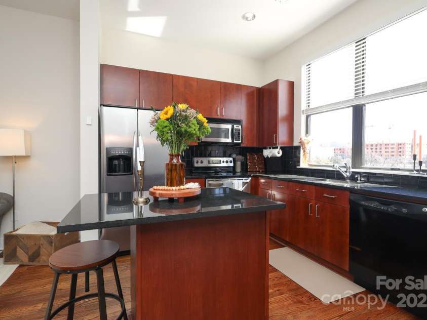 530 Mcdowell Street, Charlotte, NC 28204.  MLS# CAR4226196, YatesRealty ID 3659. 