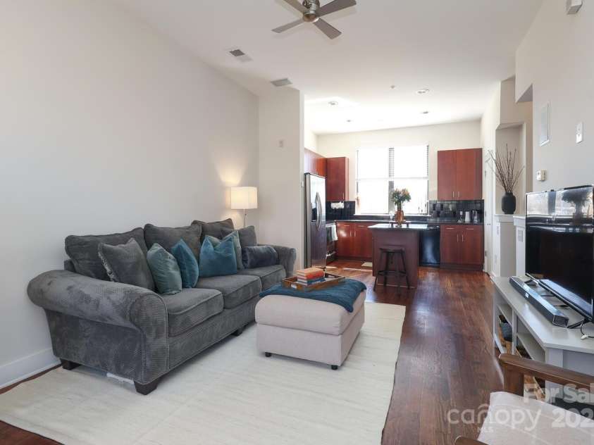 530 Mcdowell Street, Charlotte, NC 28204.  MLS# CAR4226196, YatesRealty ID 3659. 