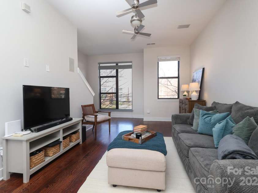530 Mcdowell Street, Charlotte, NC 28204.  MLS# CAR4226196, YatesRealty ID 3659. 