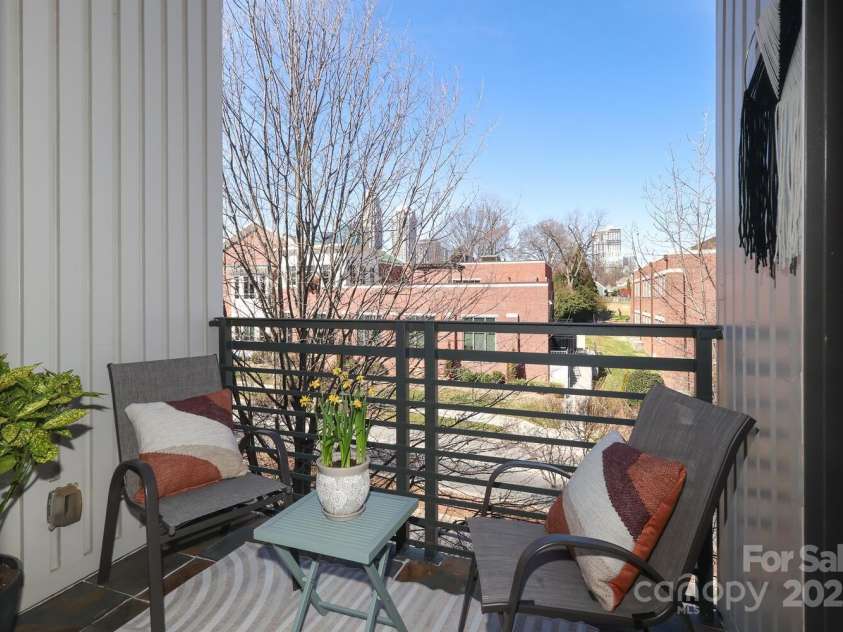 530 Mcdowell Street, Charlotte, NC 28204.  MLS# CAR4226196, YatesRealty ID 3659. 